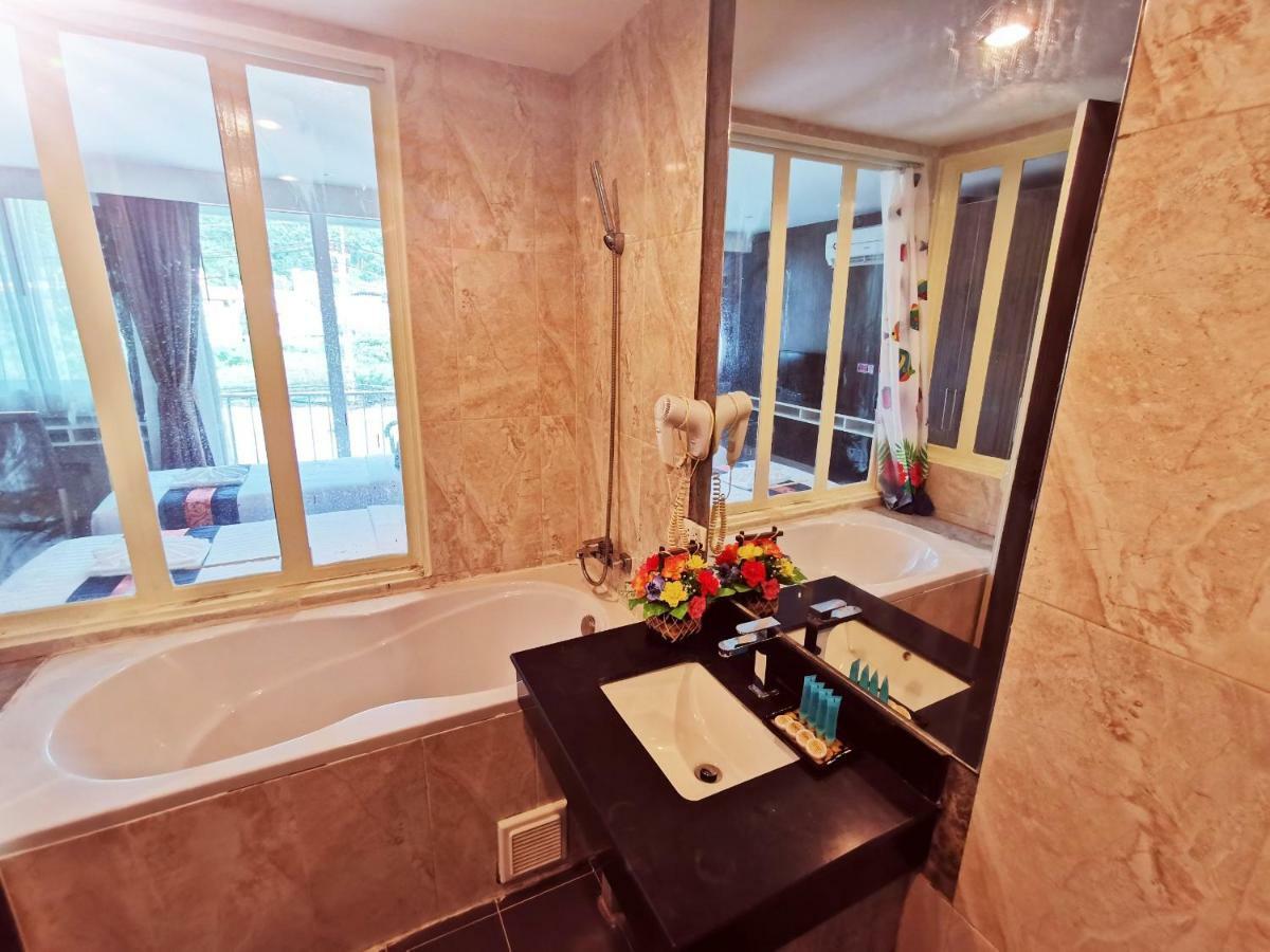 Paksaa Boutique Hotel Patong Eksteriør billede