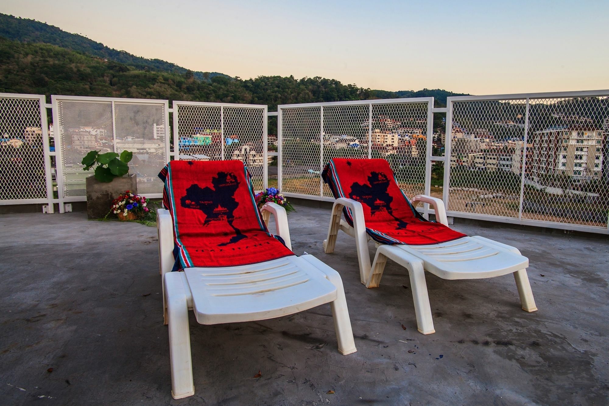 Paksaa Boutique Hotel Patong Eksteriør billede